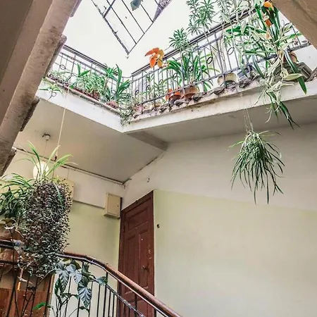 Sunny 1 Bedroom In Centre -late Check Out 公寓 *